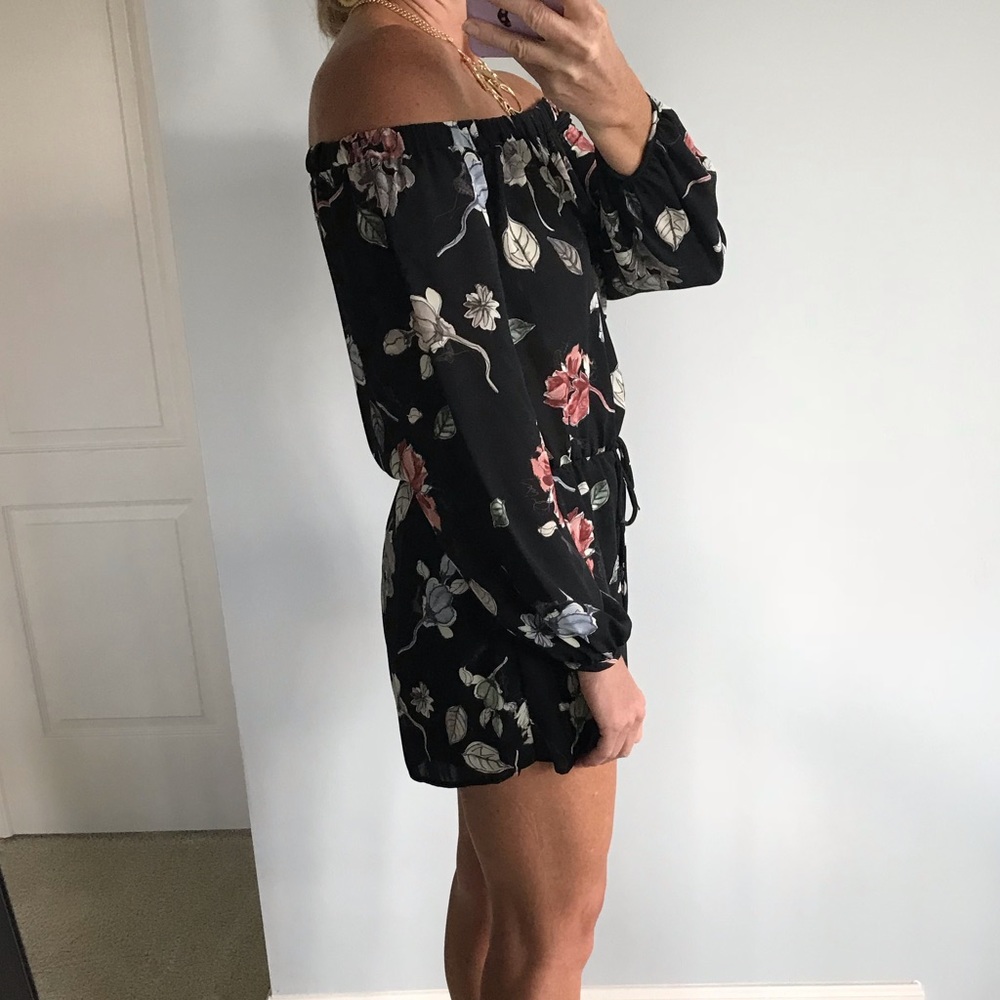 ❤️1 LARGE❤️Black Floral Off the Shoulder Romper - Picture 4 of 6